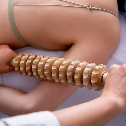 Rouleau-de-massage-en-bois-satisfaisant
